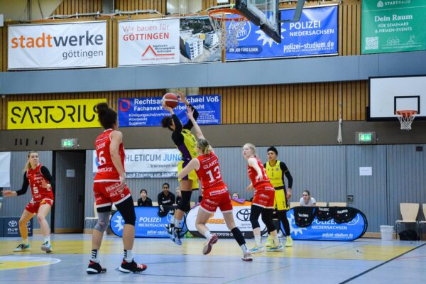 Toyota 1. DBBL, Hauptrunde, 15. Spieltag, Medical Instinct Veilchen BG74 Vs.GiroLive Panthers Osnabrueck 2024-01-14 medical instinct Veilchen BG74 vs. GiroLive Panthers Osnabrueck