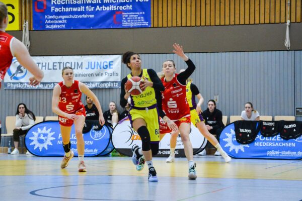 Toyota 1. DBBL, Hauptrunde, 15. Spieltag, Medical Instinct Veilchen BG74 Vs.GiroLive Panthers Osnabrueck 2024-01-14 medical instinct Veilchen BG74 vs. GiroLive Panthers Osnabrueck