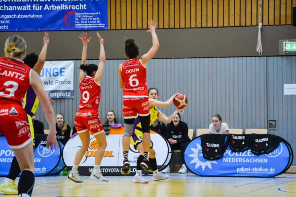 Toyota 1. DBBL, Hauptrunde, 15. Spieltag, Medical Instinct Veilchen BG74 Vs.GiroLive Panthers Osnabrueck 2024-01-14 medical instinct Veilchen BG74 vs. GiroLive Panthers Osnabrueck