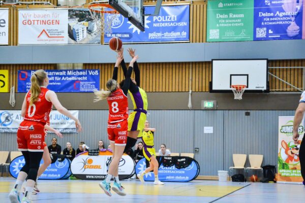 Toyota 1. DBBL, Hauptrunde, 15. Spieltag, Medical Instinct Veilchen BG74 Vs.GiroLive Panthers Osnabrueck 2024-01-14 medical instinct Veilchen BG74 vs. GiroLive Panthers Osnabrueck