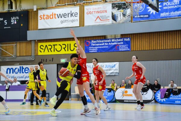 Toyota 1. DBBL, Hauptrunde, 15. Spieltag, Medical Instinct Veilchen BG74 Vs.GiroLive Panthers Osnabrueck 2024-01-14 medical instinct Veilchen BG74 vs. GiroLive Panthers Osnabrueck