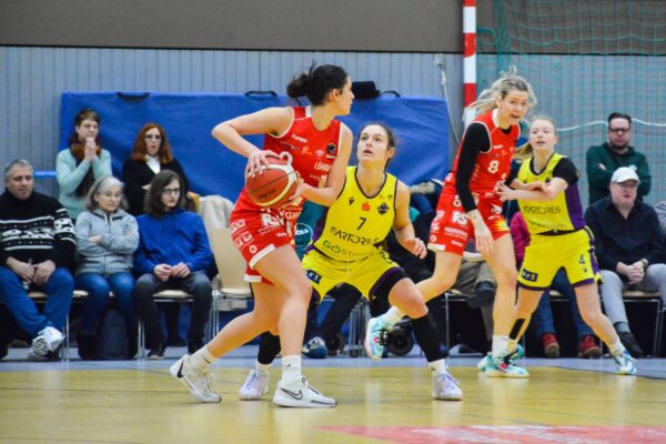 Toyota 1. DBBL, Hauptrunde, 15. Spieltag, Medical Instinct Veilchen BG74 Vs.GiroLive Panthers Osnabrueck 2024-01-14 medical instinct Veilchen BG74 vs. GiroLive Panthers Osnabrueck