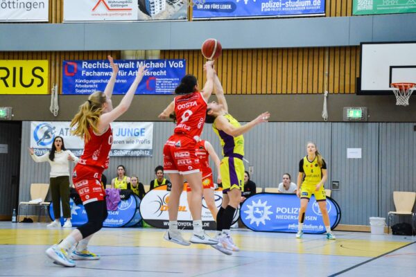 Toyota 1. DBBL, Hauptrunde, 15. Spieltag, Medical Instinct Veilchen BG74 Vs.GiroLive Panthers Osnabrueck 2024-01-14 medical instinct Veilchen BG74 vs. GiroLive Panthers Osnabrueck