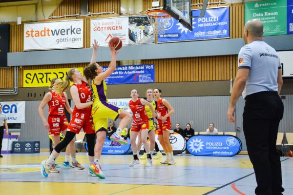 Toyota 1. DBBL, Hauptrunde, 15. Spieltag, Medical Instinct Veilchen BG74 Vs.GiroLive Panthers Osnabrueck 2024-01-14 medical instinct Veilchen BG74 vs. GiroLive Panthers Osnabrueck