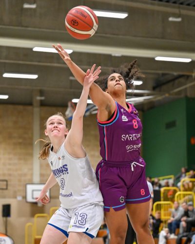 1. Damen Basketball Bundesliga: Orthomol WINGS Leverkusen vs. Medical Instinct Veilchen BG74, 21.12.2024 1. Damen Basketball Bundesliga: Orthomol WINGS Leverkusen vs. Medical Instinct Veilchen BG74 am 21.12.2024 in der Sporthalle Werner-Heisenberg-Gymnasium in Opladen (Nordrhein-Westfalen)